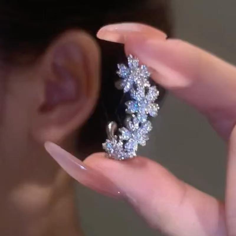 1 Pc Alloy Earrings, Shiny Zircon Flower Ear Cuffs For Women, Fashion Luxury Style, No Piercing Needed, Autumn & Winter Ear Clips