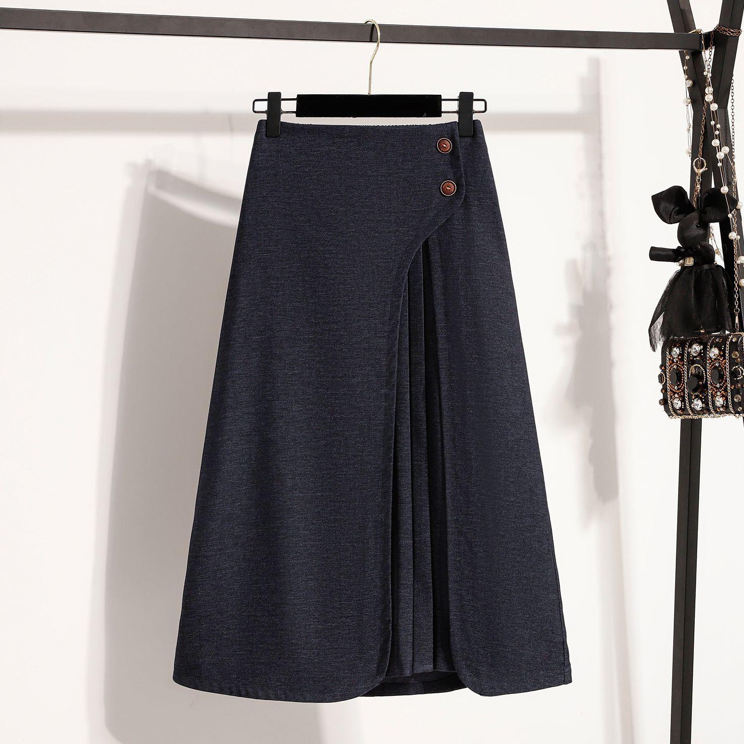 A pleated casual half-length skirt